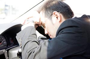 「車の傷をキレイに直す!板金塗装の選び方とおすすめ業者ガイド」